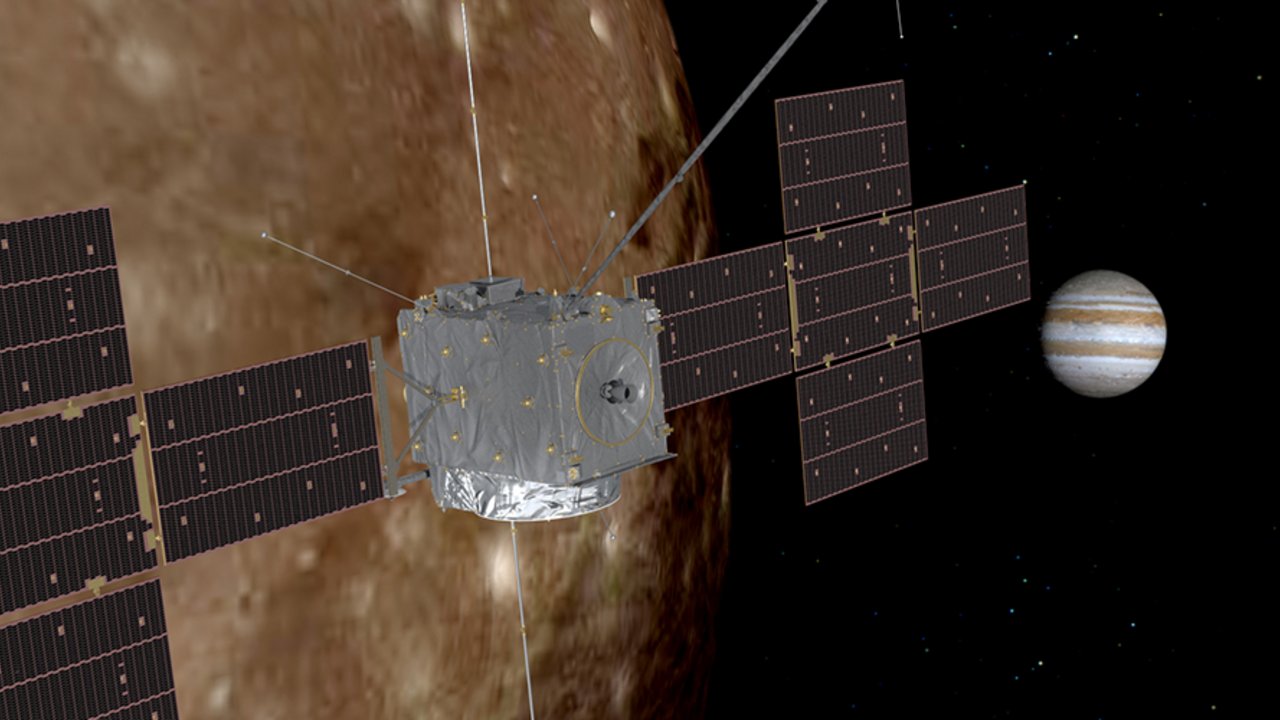 Spacetech mechanisms for space solar arrays